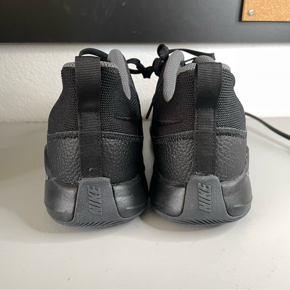 Nike - Picture 4 of 6